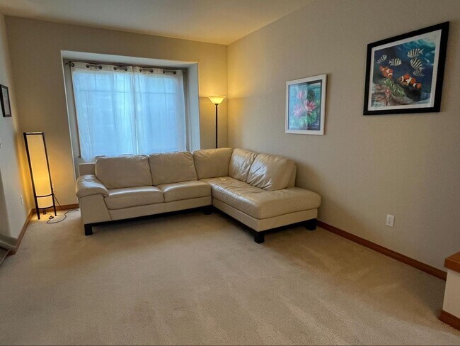 Foto del edificio - Lynnwood/Bothell Spacious 2900+ sq.ft. 4 bdrm plus Den House