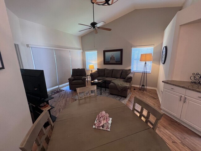 Building Photo - Seasonal Condo in Gateway Greens  or Annua...