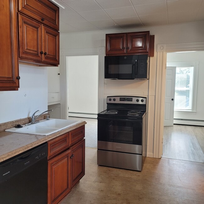 Building Photo - 414 Amory St