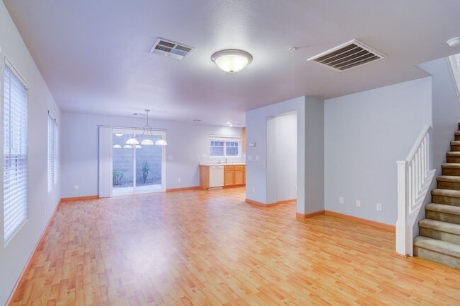 Foto del edificio - 639 Moonlight Stroll St
