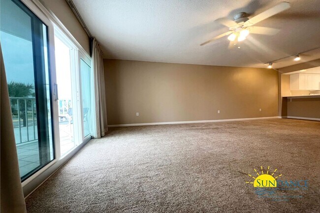 Building Photo - Beautiful 2 Bedroom Gulf Front Condo on Ok...