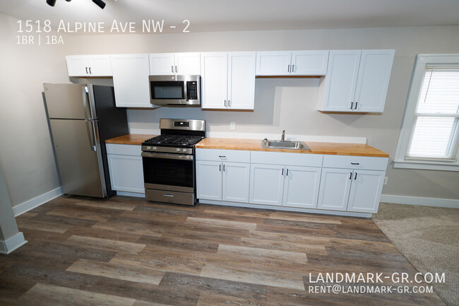 Building Photo - Updated 1 Bed/1Bath – First Month Only $550!
