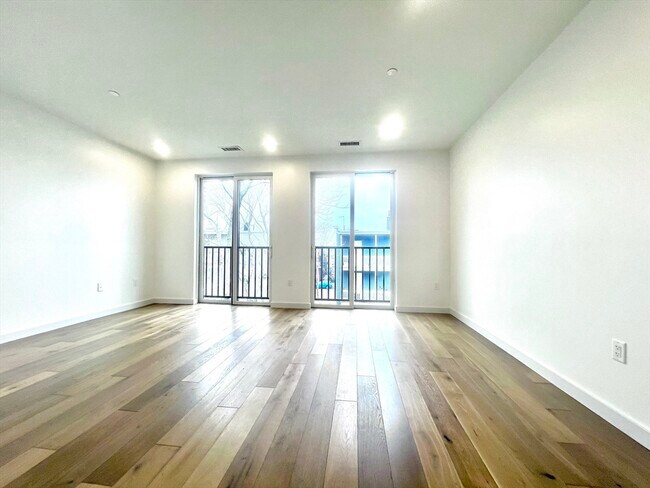 Building Photo - 97 Elmwood St