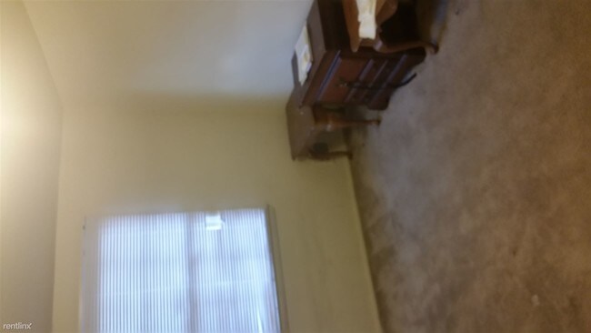 Foto del edificio - 446 Shirley Manor Rd