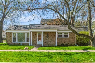 Building Photo - 2402 Illinois Rd