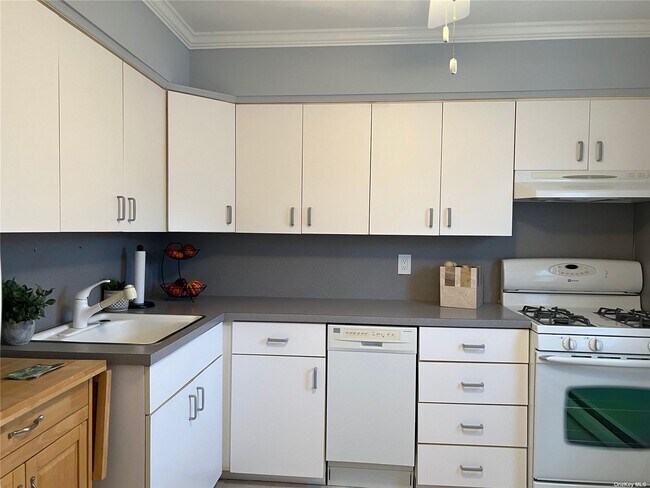 Building Photo - 9 Harbour Ln