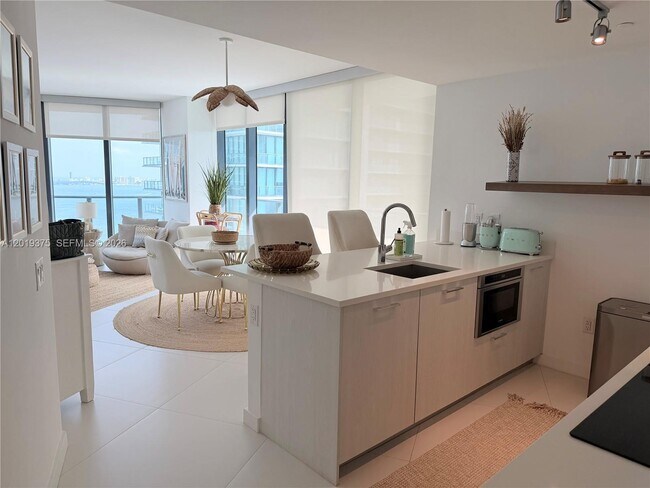 Foto del edificio - 501 NE 31st St