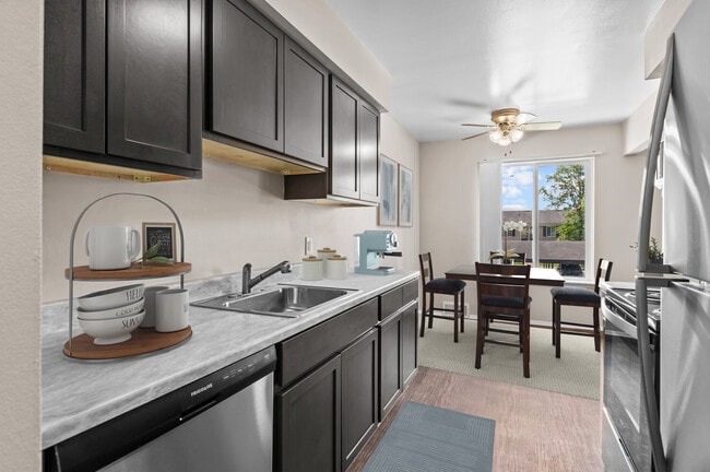 Building Photo - Cambridge Square