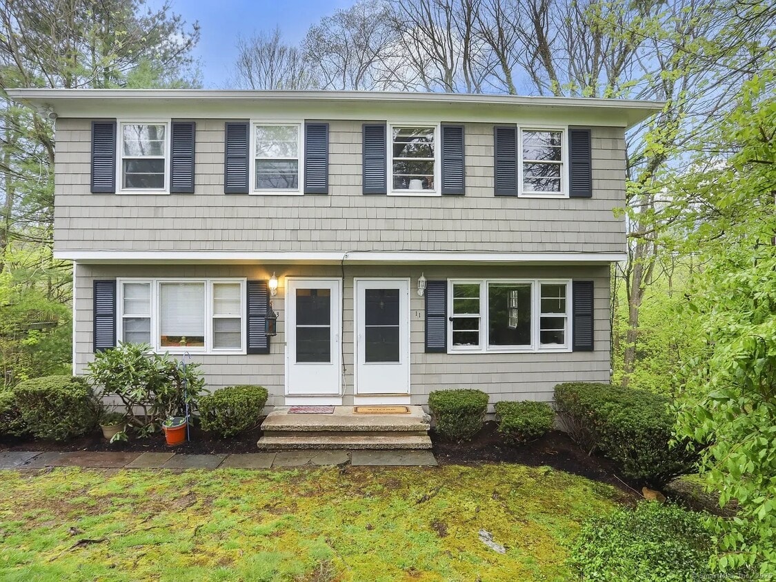 Primary Photo - 11 E Hills Dr