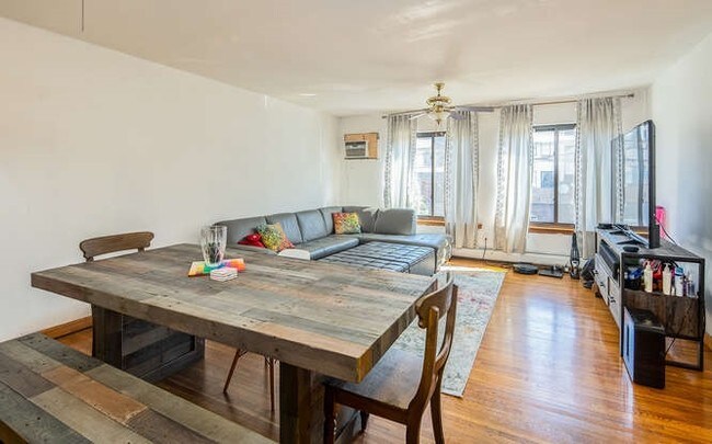 Foto del edificio - 221 Roosevelt St