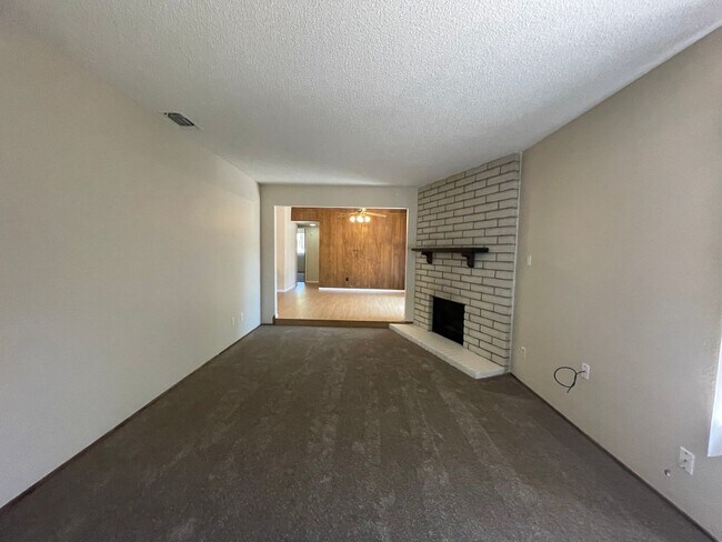 Foto del edificio - Charming 2 Bedroom, 2 Bath Duplex in Citru...