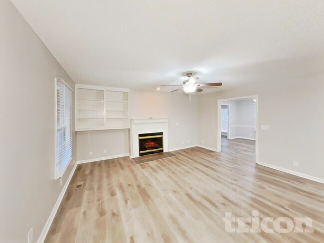 Foto del edificio - 730 Brushy Ridge Dr