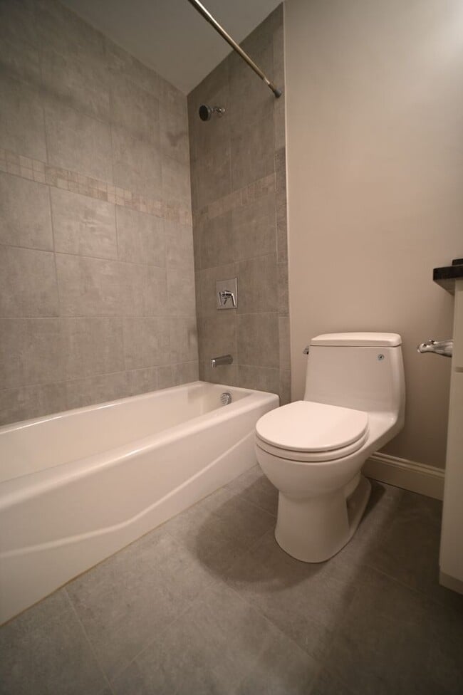 Building Photo - 3Br/2Bth in Brookline! Close to Rt.9, very quiet area, walk to JP Pond!