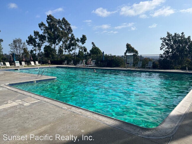 Building Photo - 3 br, 2 bath House - 6385 CAMINITO SALADO