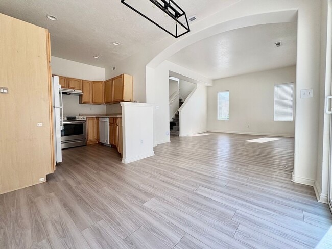 Building Photo - 1553 Vivante Way