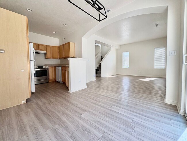 Building Photo - Spacious 3 Bed Townhome in West Valley City with Gated Yard, Garage & Pool