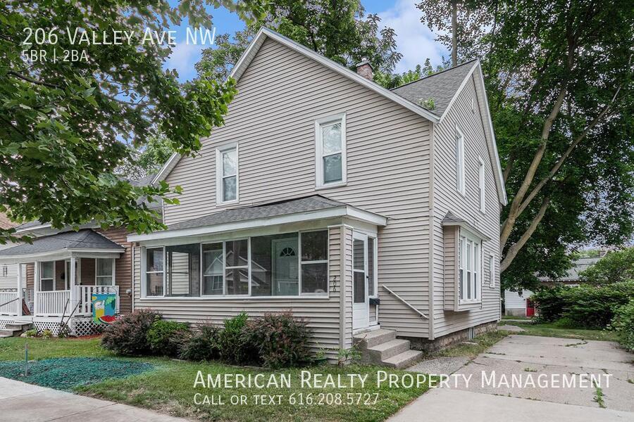 Primary Photo - 206 Valley Ave NW