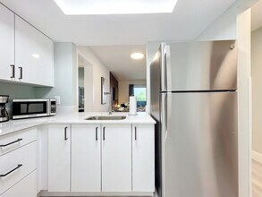 Building Photo - 1401 SE 15th St