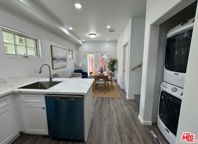 Foto del edificio - 929 W 23rd St