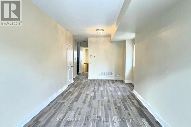 Building Photo - 23 Ormerod Ln