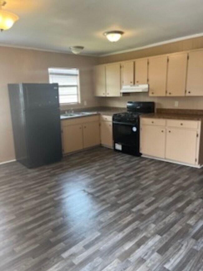 Building Photo - 919 St Cyr Ave