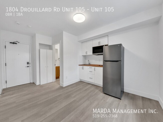 Photo du bâtiment - MODERN BACHELOR UNIT - PERFECT EAST WINDSOR LOCATION! INCLUSIVE