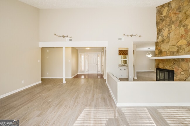 Foto del edificio - 749 Post Rd Ln