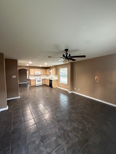Foto del edificio - 8626 Valley Crest Ln