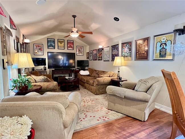 Photo - 628 N Mission Blvd Townhome