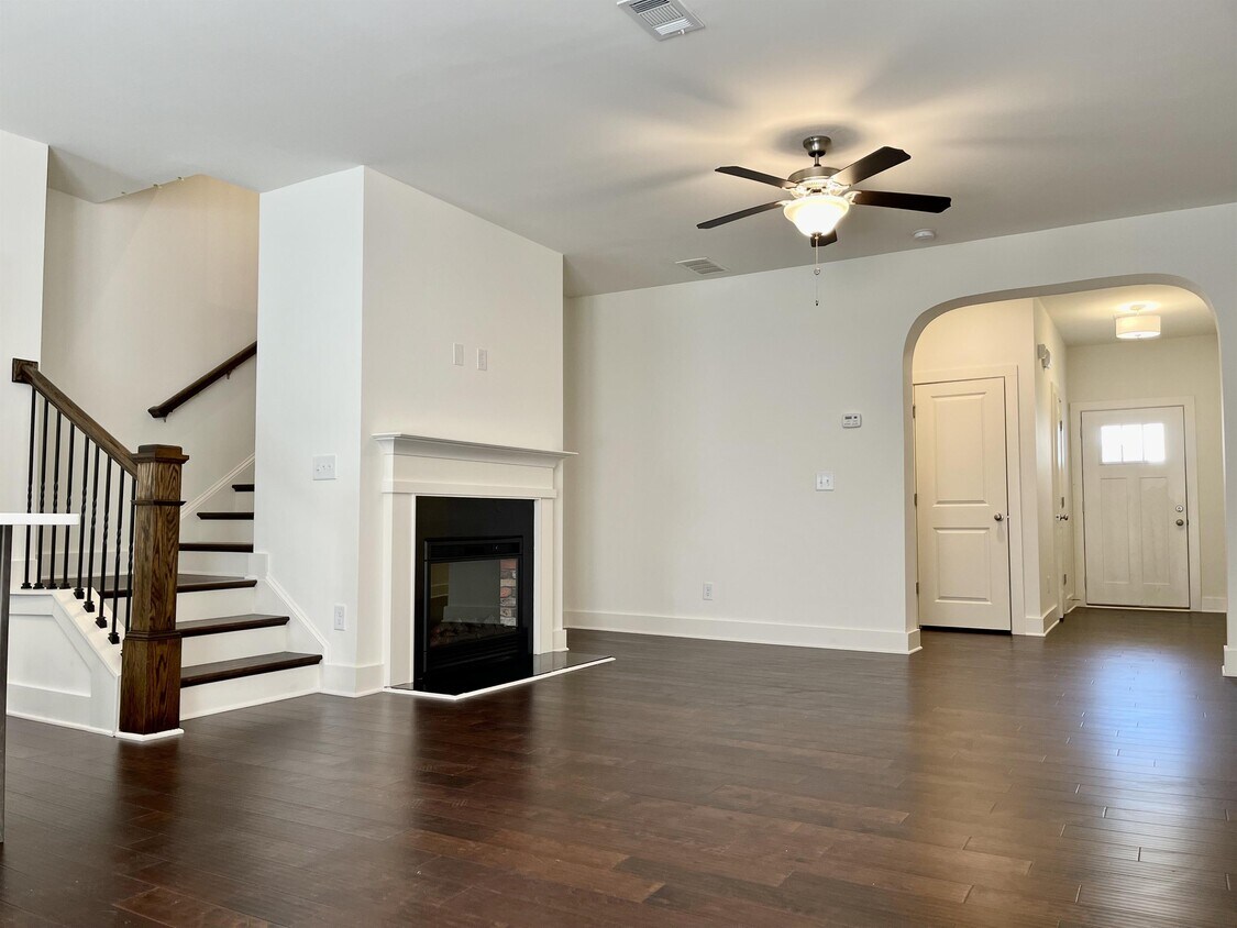 Primary Photo - 175 N Auburn Landing Pl