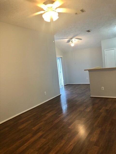 Building Photo - 1607 Bugle Run Dr