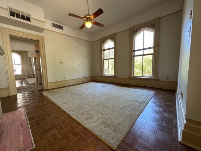 Foto del edificio - 501 E 7th St