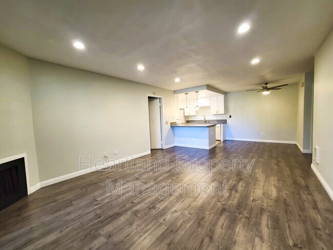 Foto del edificio - 219 Woodland Pkwy