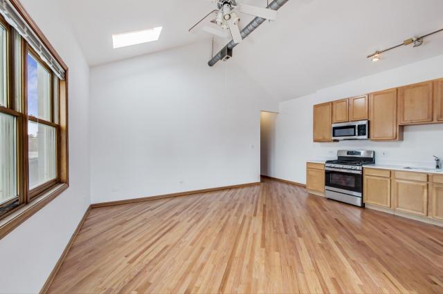 Foto del edificio - 3 bedroom in Chicago IL 60642