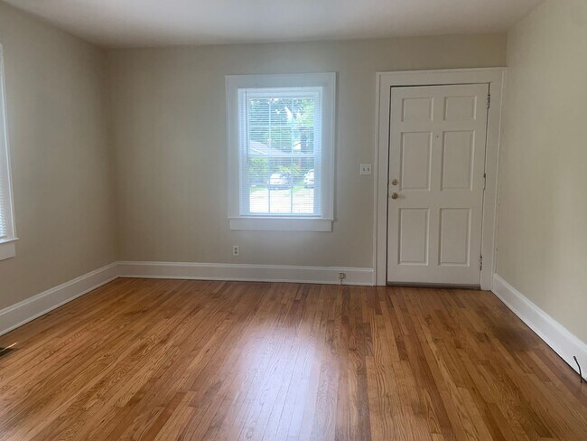 Foto del edificio - 1 BR Apartment Available in Greensboro