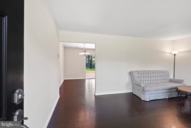 Foto del edificio - 407 Bryan Point Rd