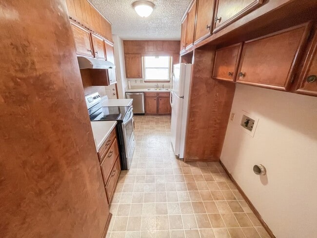 Building Photo - Spacious 2 Bedroom Apartment Available in Hobbs