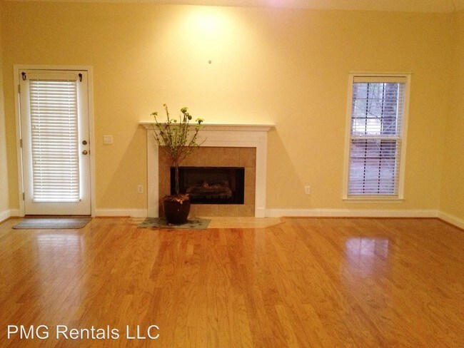Building Photo - 1117 Golf Club Rd