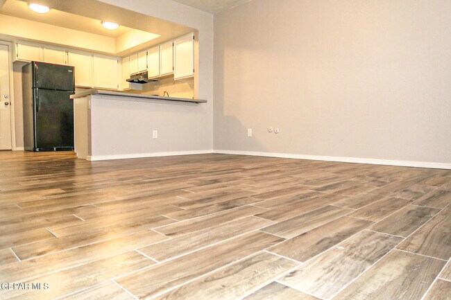 Building Photo - 5198 Viceroy Dr