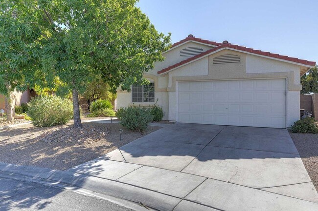 Building Photo - Great Single Story in Silverado Ranch
