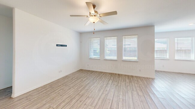 Building Photo - 812 Carmen St
