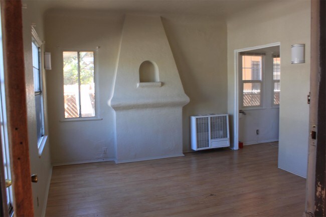 Building Photo - 1045 St Louis Ave