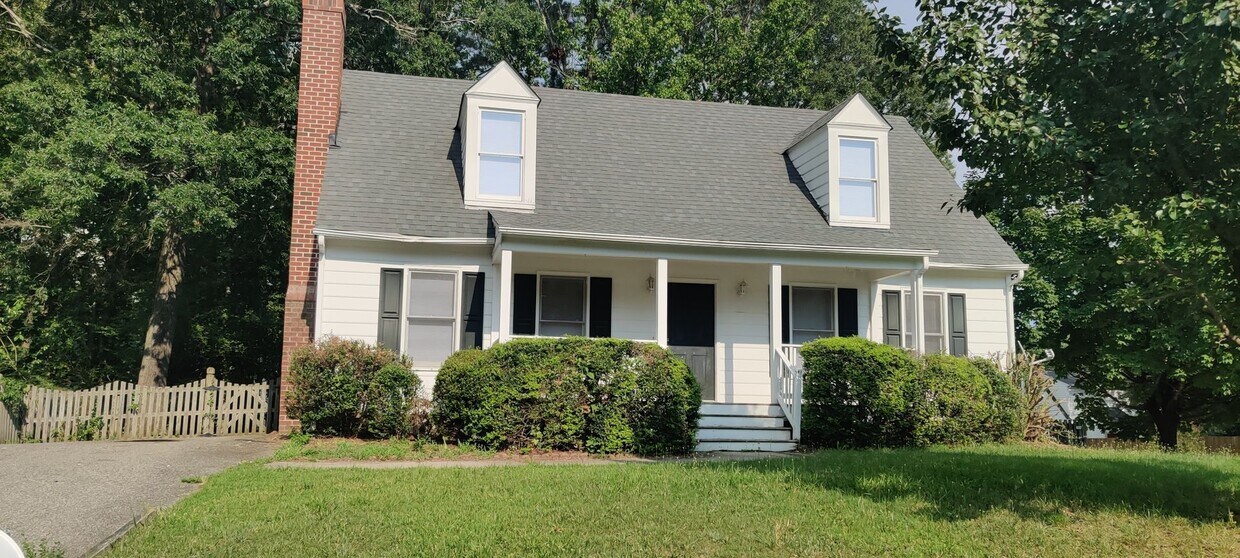 Primary Photo - 3 bedroom home with fenced rear yard