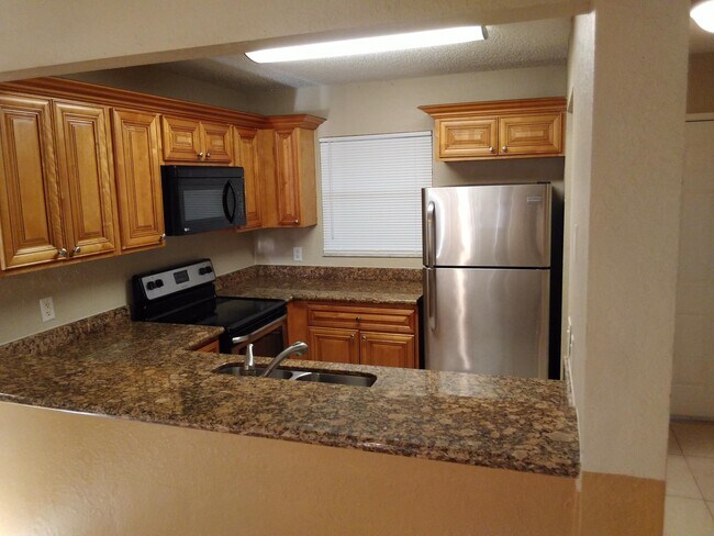 Building Photo - 1515 Lake Crystal Dr