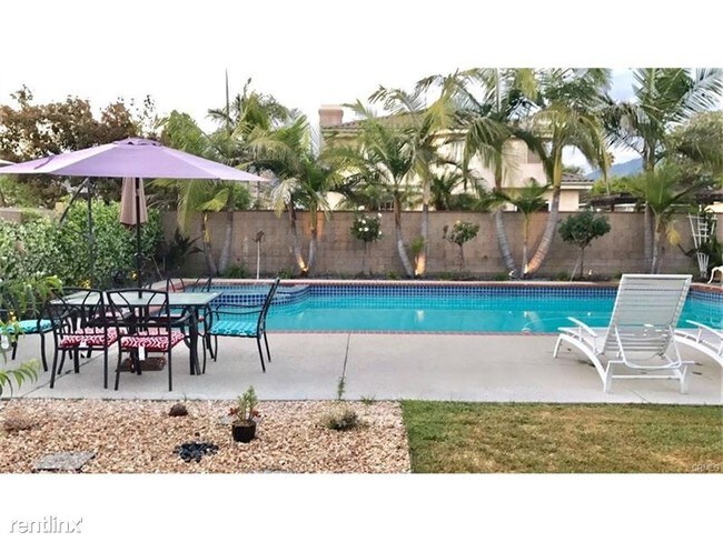 Building Photo - 429 Las Tunas Dr