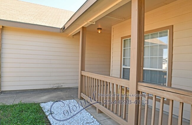 Building Photo - AVAILABLE NOW!!!!!