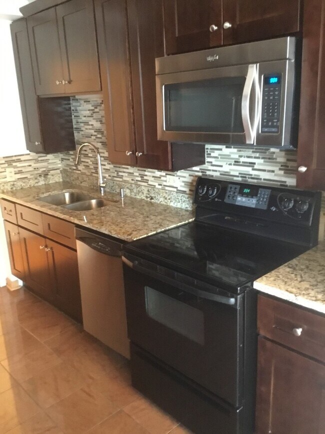 Foto del edificio - 4170 N Marine Dr