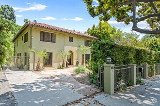 Building Photo - 2000 N Hobart Blvd