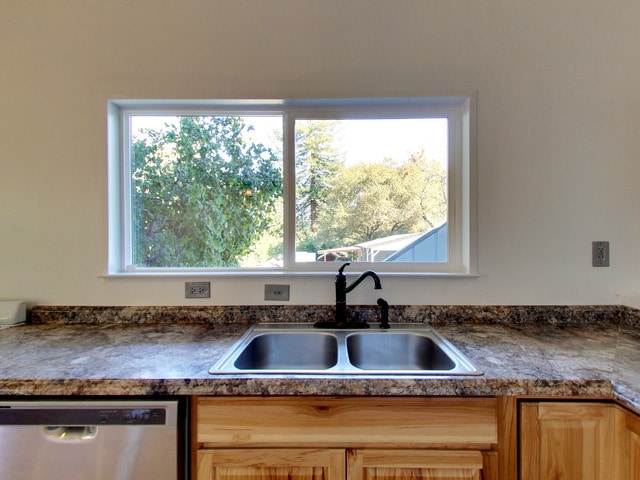 Building Photo - 945 Midpine Way