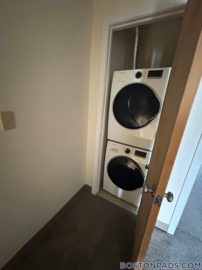 Building Photo - 148 N Beacon St